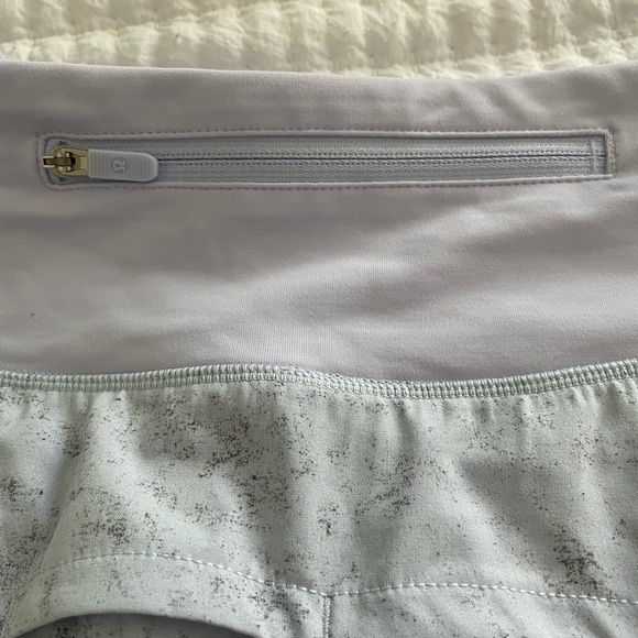 NWOT Lululemon Women’s Speed Up Short in Gravel Dust Pastel Blue - size 4 - Picture 3 of 6